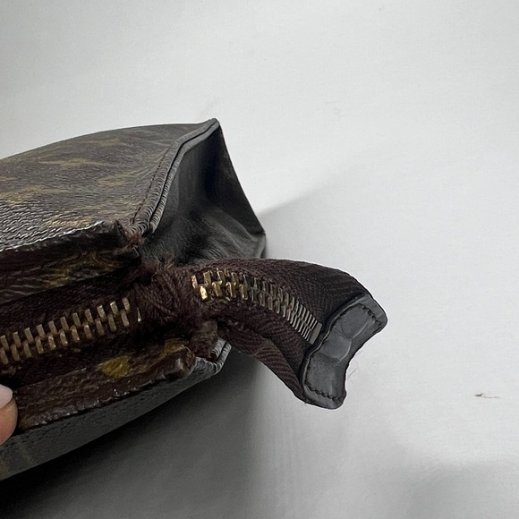 Louis Vuitton Vintage Large Zip
Top Clutch Bag Pouch 9.75” x 7.5” x 2” - Picture 8 of 15